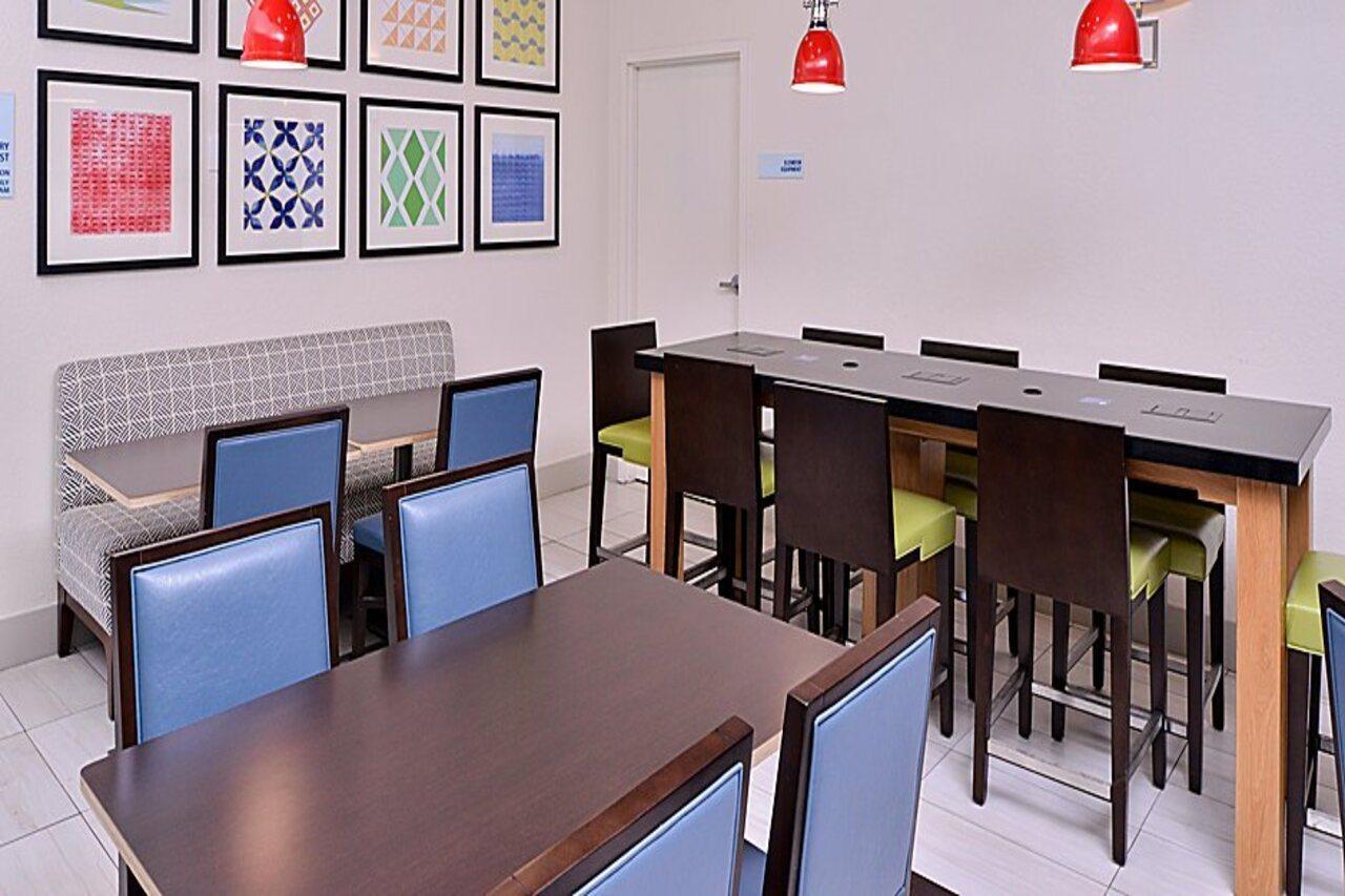 Holiday Inn Express Hotel & Suites Arcata/Eureka-Airport Area By Ihg McKinleyville Εξωτερικό φωτογραφία