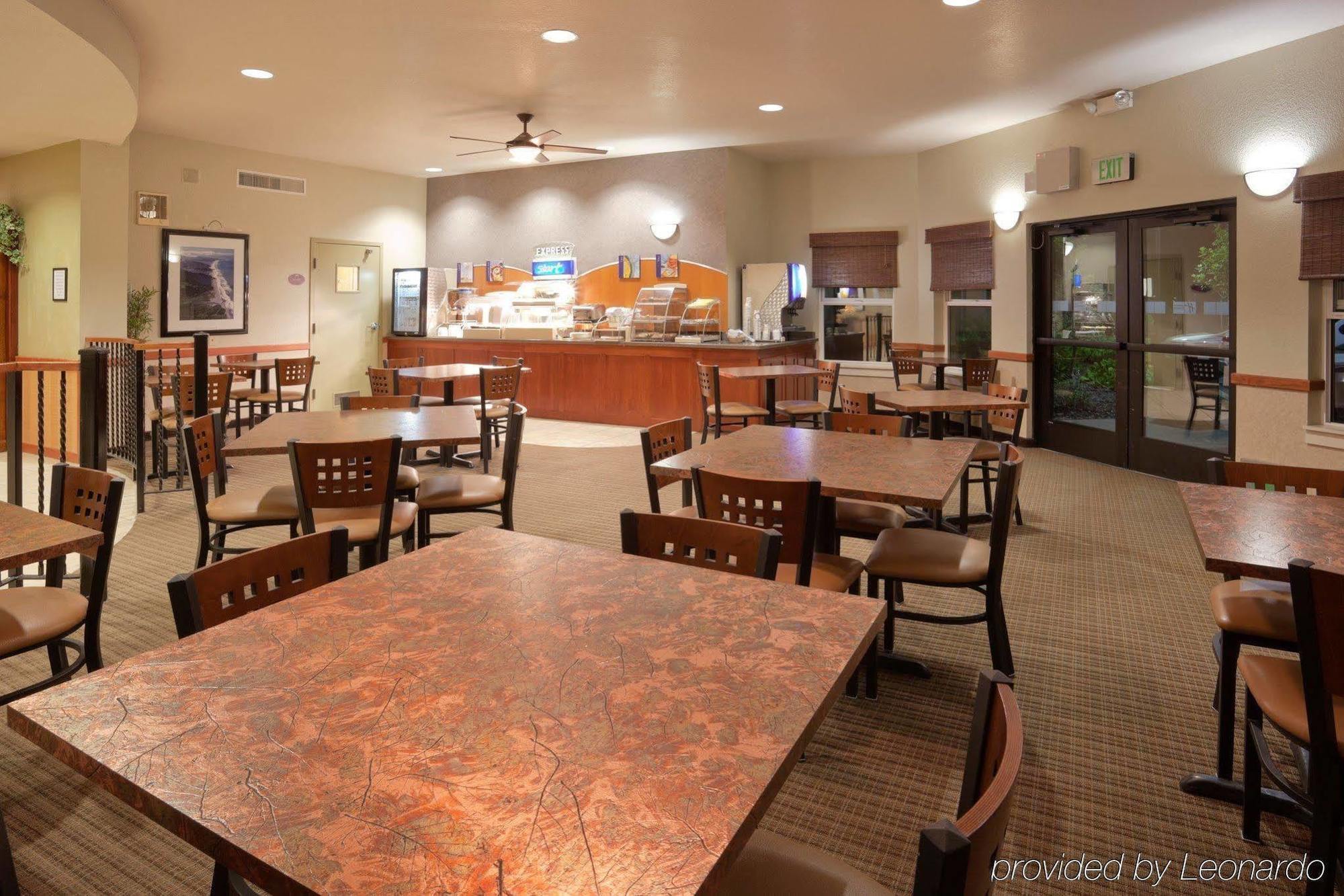 Holiday Inn Express Hotel & Suites Arcata/Eureka-Airport Area By Ihg McKinleyville Εστιατόριο φωτογραφία